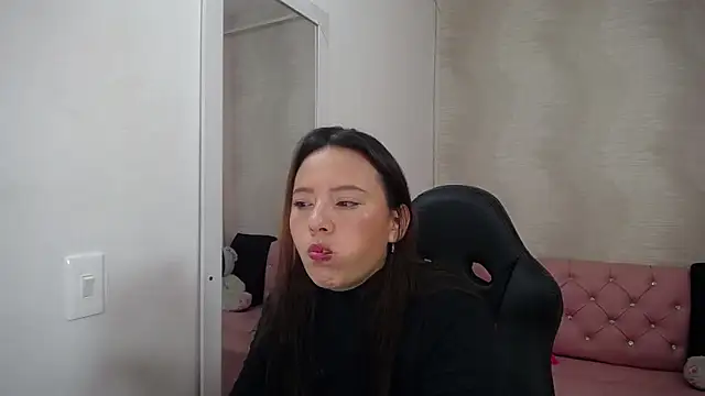 lauraguzman online show from 02-22-25, 03:01