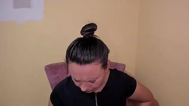 lauraguzman online show from 07-17-26, 03:24