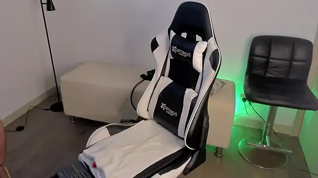 dafboy1 online show from 09-29-25, 02:22