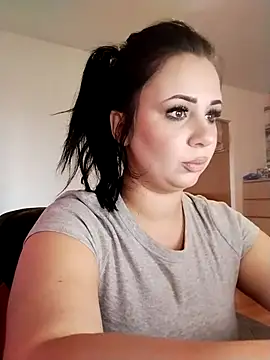 AdelinaJude online show from 03-10-25, 12:37