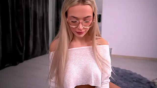 KylieJoyce online show from 01-18-26, 09:51