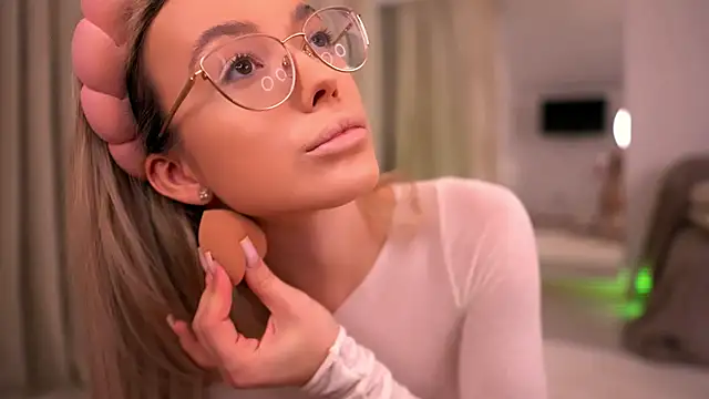 KylieJoyce online show from 04-18-26, 08:20