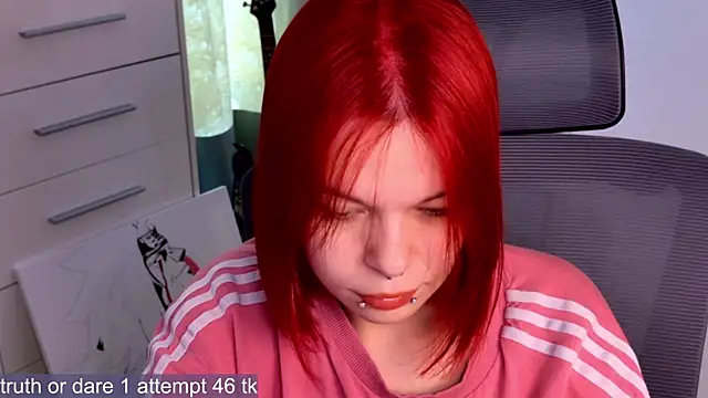 Snapshot of ValBae chatting on 06-30-26, 08:15 ValBae online show from 06-30-26, 08:15