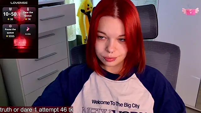 Snapshot of ValBae chatting on 07-14-26, 07:35 ValBae online show from 07-14-26, 07:35