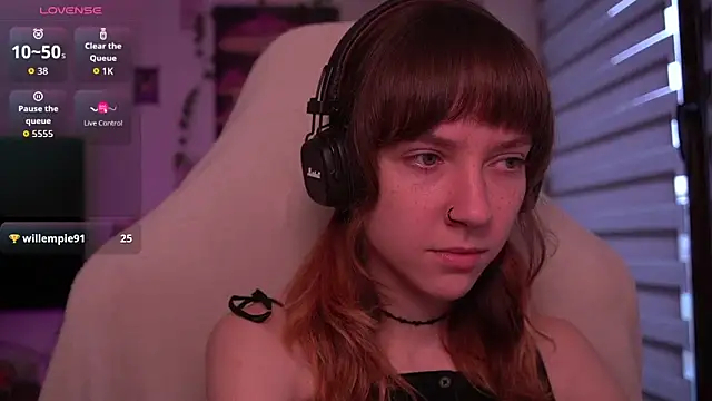 Snapshot of juliapie chatting on 10-11-25, 07:29 juliapie online show from 10-11-25, 07:29