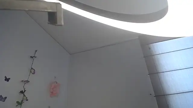 Snapshot of Julieta_Hass chatting on 11-15-25, 03:52 Julieta Hass online show from 11-15-25, 03:52