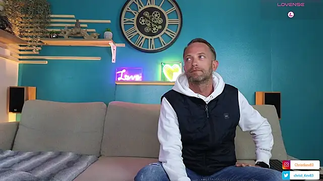 braqueuemar83 online show from 03-05-25, 04:57