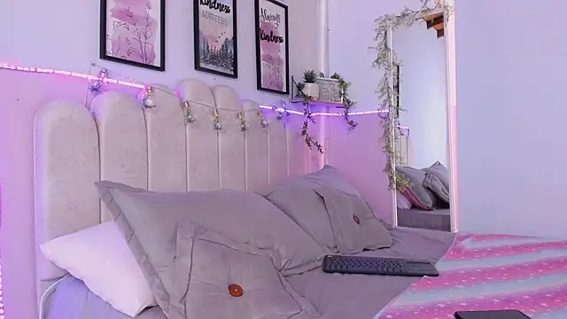 Camile Diazzz online show from 01-30-25, 01:53