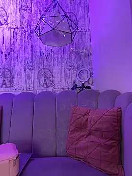 AbyThompson online show from 12-17-25, 07:31