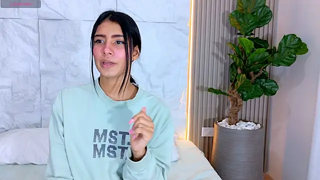 LaurenRodriiguez online show from 07-19-26, 06:44