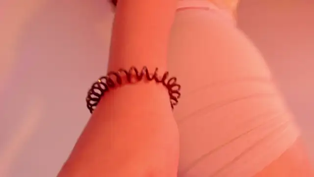 Snapshot of HarleyRedd chatting on 12-19-24, 05:51 HarleyRedd online show from 12-19-24, 05:51