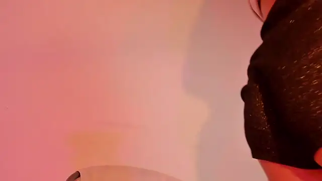 Snapshot of HarleyRedd chatting on 02-25-25, 06:47 HarleyRedd online show from 02-25-25, 06:47