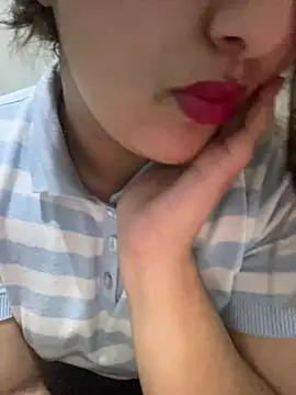 Snapshot of yassminsexy22 chatting on 02-19-26, 07:54 yassminsexy22 online show from 02-19-26, 07:54