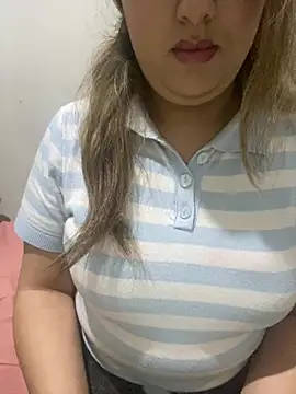 Snapshot of yassminsexy22 chatting on 02-23-26, 10:29 yassminsexy22 online show from 02-23-26, 10:29