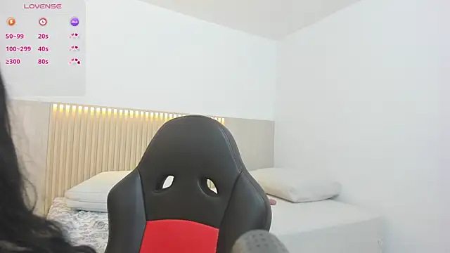 Snapshot of charlotte_colee chatting on 03-15-25, 01:08 charlotte colee online show from 03-15-25, 01:08