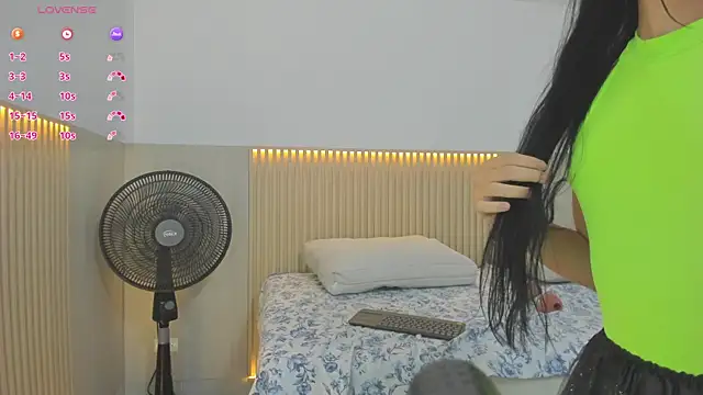 Snapshot of charlotte_colee chatting on 03-15-25, 07:16 charlotte colee online show from 03-15-25, 07:16