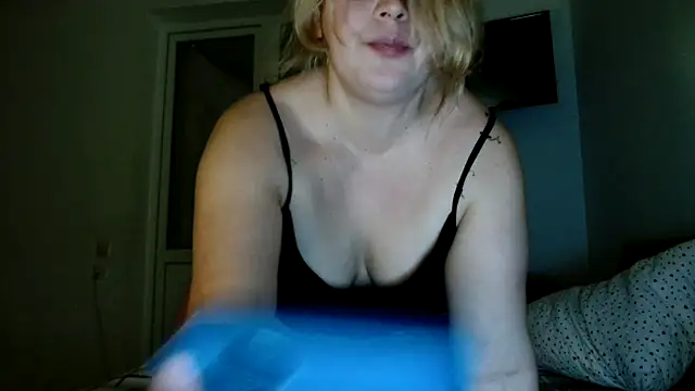 Snapshot of _CattrinaVegas_ chatting on 12-30-24, 07:11 CattrinaVegas online show from 12-30-24, 07:11