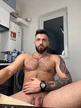 Snapshot of LoveIsBlind_ chatting on 12-18-24, 12:32 LoveIsBlind online show from 12-18-24, 12:32