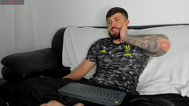 LoveIsBlind  online show from 05-09-26, 04:23