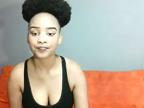 Snapshot of SmallSlut5 chatting on 11-11-25, 12:38 SmallSlut5 online show from 11-11-25, 12:38