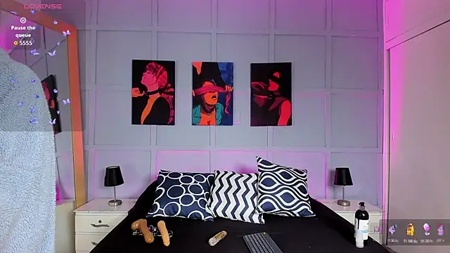 Elizabeth Santos online show from 12-16-25, 01:43