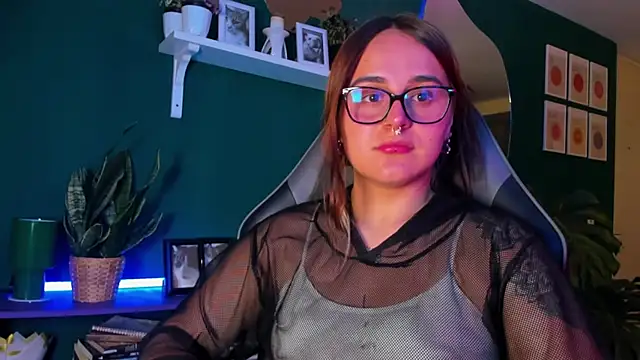 Snapshot of evy_orange1 chatting on 04-23-26, 12:45 evy orange1 online show from 04-23-26, 12:45
