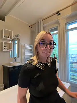 Snapshot of Giuliana_baby chatting on 06-10-26, 07:57 Giuliana baby online show from 06-10-26, 07:57