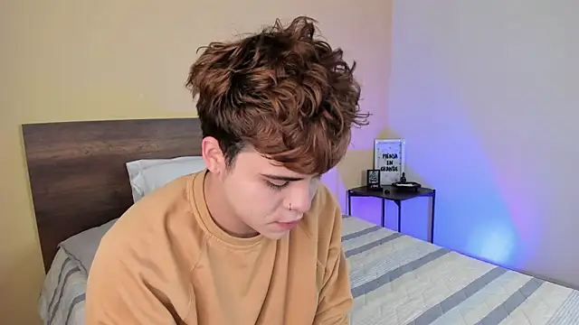 Snapshot of justinbiler chatting on 01-05-25, 12:42 justinbiler online show from 01-05-25, 12:42