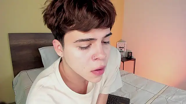 Snapshot of justinbiler chatting on 02-01-25, 12:37 justinbiler online show from 02-01-25, 12:37