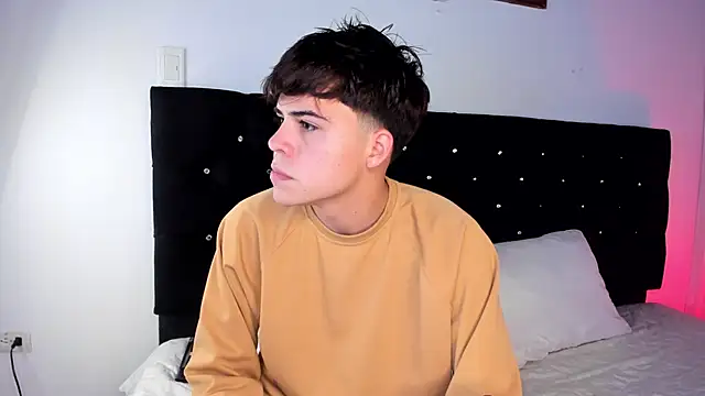 Snapshot of justinbiler chatting on 02-05-25, 12:27 justinbiler online show from 02-05-25, 12:27