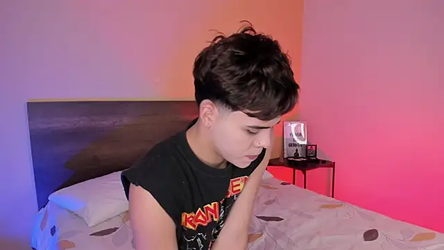 Snapshot of justinbiler chatting on 02-07-25, 12:28 justinbiler online show from 02-07-25, 12:28