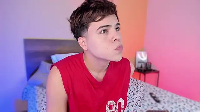 Snapshot of justinbiler chatting on 02-08-25, 12:39 justinbiler online show from 02-08-25, 12:39