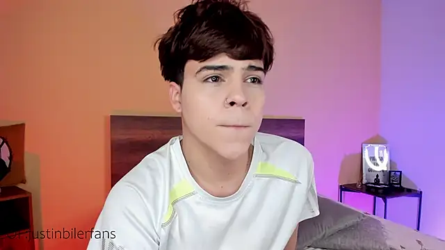 Snapshot of justinbiler chatting on 02-19-25, 12:44 justinbiler online show from 02-19-25, 12:44