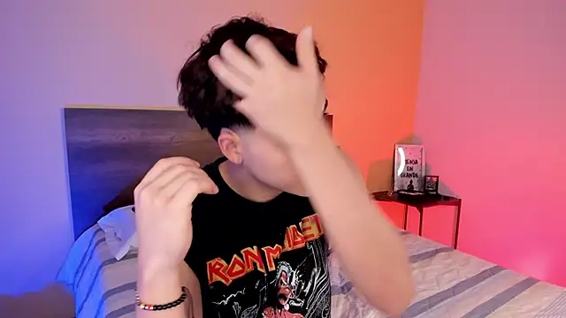 Snapshot of justinbiler chatting on 02-22-25, 12:40 justinbiler online show from 02-22-25, 12:40