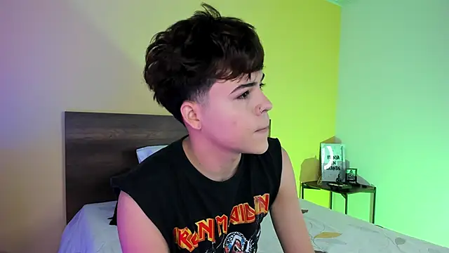 Snapshot of justinbiler chatting on 02-26-25, 12:14 justinbiler online show from 02-26-25, 12:14