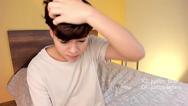 Snapshot of justinbiler chatting on 03-13-25, 12:35 justinbiler online show from 03-13-25, 12:35