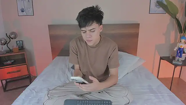 Snapshot of justinbiler chatting on 09-13-25, 12:27 justinbiler online show from 09-13-25, 12:27