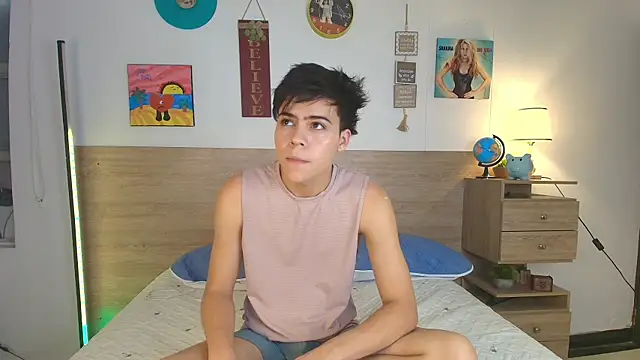 Snapshot of justinbiler chatting on 09-24-25, 12:08 justinbiler online show from 09-24-25, 12:08