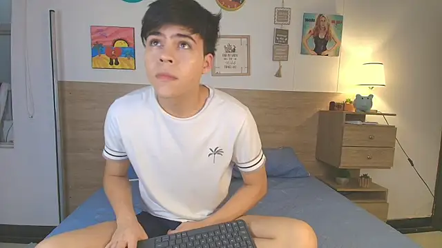 Snapshot of justinbiler chatting on 09-27-25, 01:05 justinbiler online show from 09-27-25, 01:05