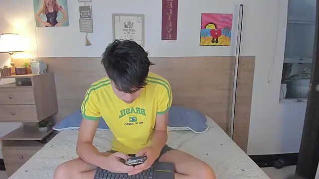 Snapshot of justinbiler chatting on 10-06-25, 12:24 justinbiler online show from 10-06-25, 12:24