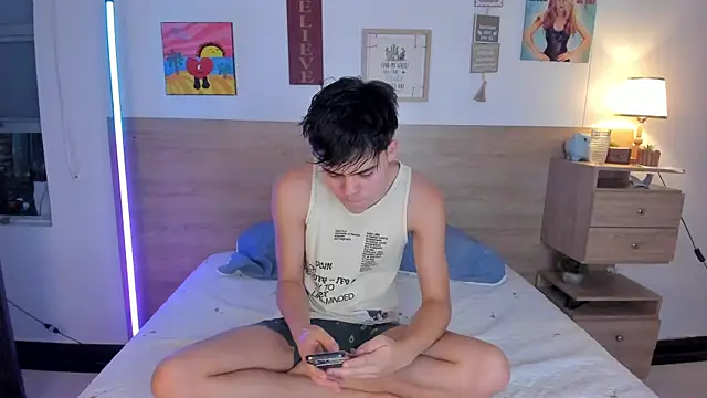 Snapshot of justinbiler chatting on 10-10-25, 01:10 justinbiler online show from 10-10-25, 01:10