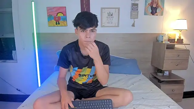 Snapshot of justinbiler chatting on 10-11-25, 12:47 justinbiler online show from 10-11-25, 12:47