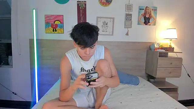 Snapshot of justinbiler chatting on 10-14-25, 12:50 justinbiler online show from 10-14-25, 12:50