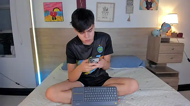 Snapshot of justinbiler chatting on 10-17-25, 12:41 justinbiler online show from 10-17-25, 12:41