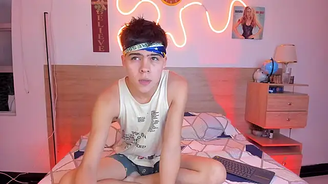 Snapshot of justinbiler chatting on 10-19-25, 12:39 justinbiler online show from 10-19-25, 12:39