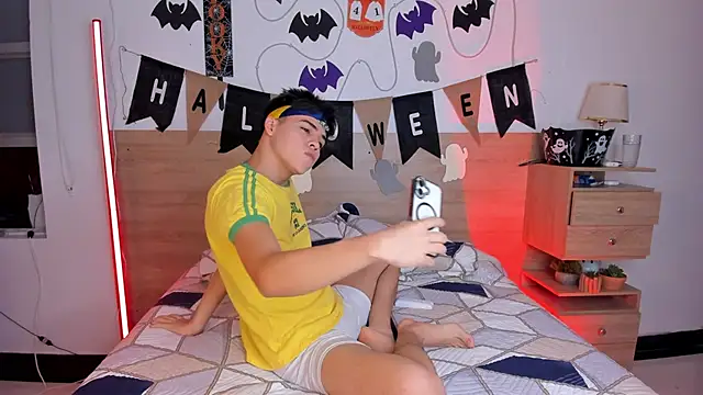 Snapshot of justinbiler chatting on 10-25-25, 12:56 justinbiler online show from 10-25-25, 12:56