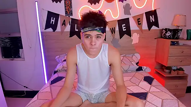 Snapshot of justinbiler chatting on 10-26-25, 02:12 justinbiler online show from 10-26-25, 02:12