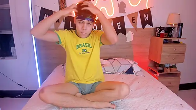 Snapshot of justinbiler chatting on 10-30-25, 12:39 justinbiler online show from 10-30-25, 12:39