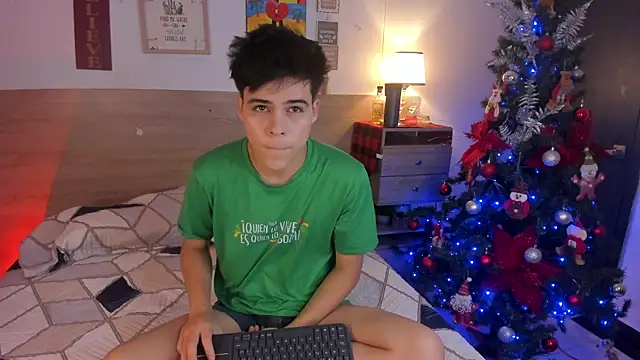 Snapshot of justinbiler chatting on 11-11-25, 12:38 justinbiler online show from 11-11-25, 12:38