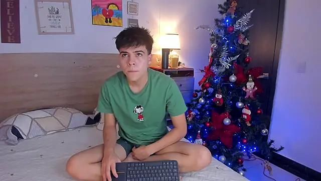 Snapshot of justinbiler chatting on 11-17-25, 01:06 justinbiler online show from 11-17-25, 01:06